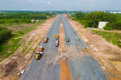 Rầm rộ thi công tuyến đường huyết mạch nối sân bay Long Thành