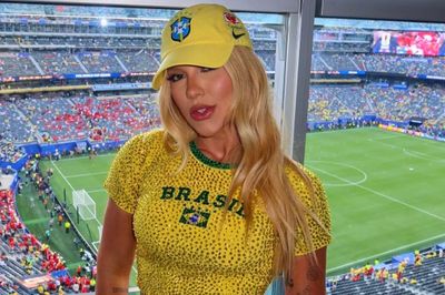 WAGs giàu nhất tuyển Brazil chơi đồng hồ xa xỉ