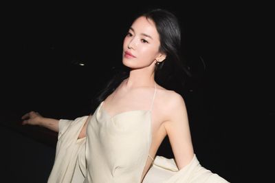 Song Hye Kyo khoe lưng trần gợi cảm
