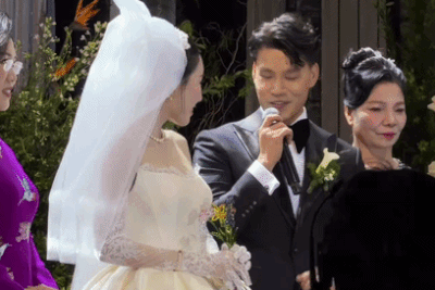 Văn Thanh khóc trong đám cưới lần 3