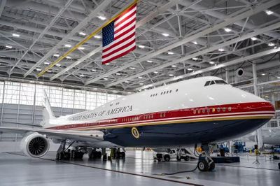 Chiếc Boeing 747 'sang trọng nhất thế giới' của Tổng thống Trump lộ diện