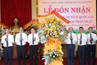Đón Bằng xếp hạng Di tích quốc gia Khu lưu niệm Phạm Thận Duật