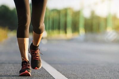 Ngồi lâu: Đi bộ bao nhiêu bước đủ bù đắp?
