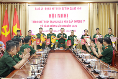 Đảng ủy, Bộ CHQS tỉnh Quảng Ninh trao quyết định thăng quân hàm, nâng lương sĩ quan năm 2026