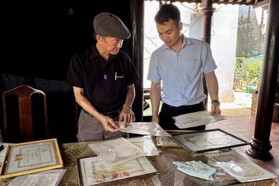 Bên tách trà, nghe chuyện làm báo của người lính già đài huyện