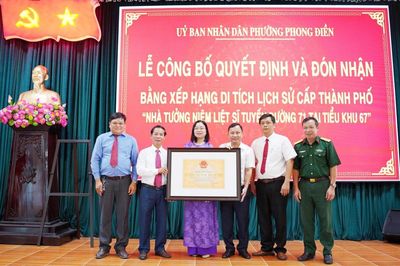 Đón nhận Bằng xếp hạng Di tích lịch sử Nhà Tưởng niệm Liệt sĩ tuyến đường 71