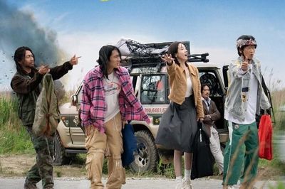 Kang Dong Won giữ vững vị thế 'ông hoàng phòng vé' với 'Wild Sing'