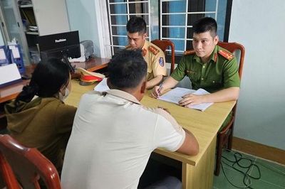 Xử lý người phụ nữ lao ra chặn đầu ô tô, nằm giữa đường ở Quảng Trị