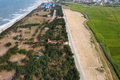 Vụ 'ôm đất vàng', dân thiếu lối ra biển: Chủ dự án có động thái mới