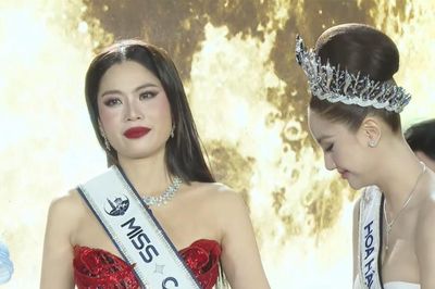 Hai chị em song sinh Nam Anh, Nam Em bất ngờ đăng quang hoa khôi, á khôi