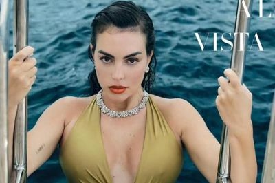 Siêu mẫu 32 tuổi - hôn thê của cầu thủ Ronaldo sexy khoe đường cong nghẹt thở