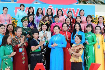 Phụ nữ vun đắp những 'pháo đài văn hóa' trong mỗi mái ấm