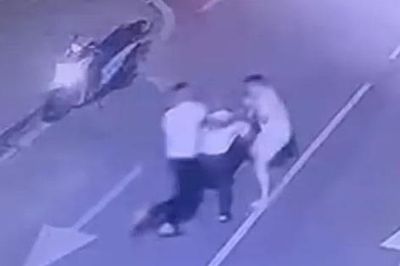 Vụ xô xát tại chung cư 87 Lĩnh Nam: Bảo vệ chém tài xế đã ra đầu thú