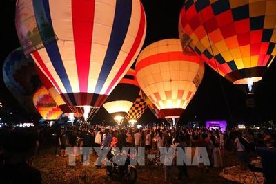 Lễ hội Sen Đồng Tháp 2026: Rực rỡ đêm hoa đăng khinh khí cầu
