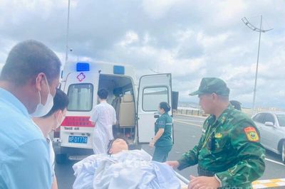 Từ cột mốc biên giới tới những 'chuyến xe sinh mệnh' cứu hơn 700 người