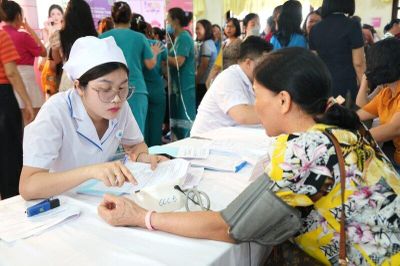 400 nữ công nhân tại TP. Hồ Chí Minh được khám bệnh miễn phí
