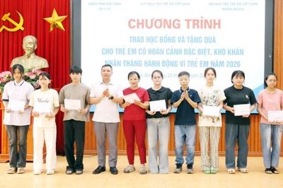 Bắc Ninh: 21 trẻ em có hoàn cảnh khó khăn được nhận học bổng