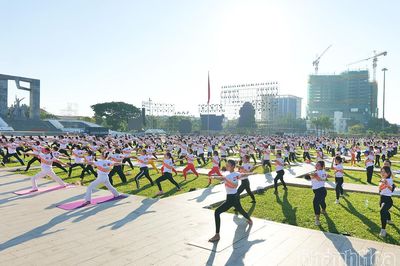 Gần 1.100 người tham gia Ngày Quốc tế Yoga lần thứ 12 tại Khánh Hòa