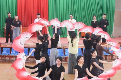 Mang sắc màu đồng bào Chăm Lâm Đồng đến Khánh Hòa