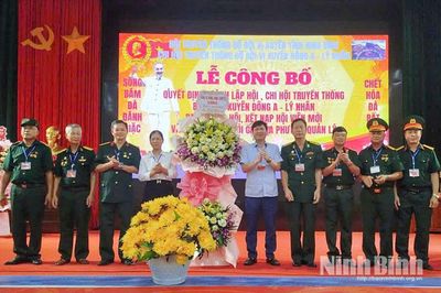 Xã Nhân Hà: Lễ Bàn giao và Tiếp nhận Chi hội Truyền thống Bộ đội Vị Xuyên Đông A - Lý Nhân