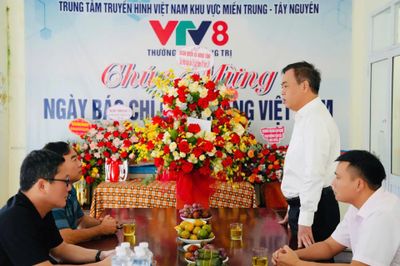 Lãnh đạo tỉnh thăm, chúc mừng Trung tâm Truyền hình Việt Nam khu vực miền Trung-Tây Nguyên thường trú tại Quảng Trị