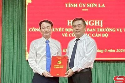 Hội nghị công bố quyết định của Ban Thường vụ Tỉnh ủy về công tác cán bộ tại xã Chiềng Khương