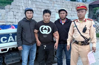 Phát hiện đối tượng vận chuyển hơn 10kg pháo nghi nhập lậu, lộ thêm nhiều dấu hiệu vi phạm
