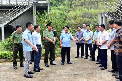 Bí thư Tỉnh ủy Hầu A Lềnh cùng đoàn công tác khảo sát một số điểm, khu vực tại phường Hà Giang 2