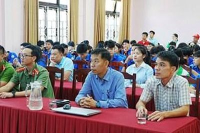 Hơn 250 đoàn viên, thanh niên được tuyên truyền phòng chống ma túy và tư vấn việc làm