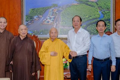 Cà Mau: Bí thư Tỉnh ủy Nguyễn Hồ Hải tiếp thân mật Trưởng lão Hòa thượng Thích Thiện Nhơn