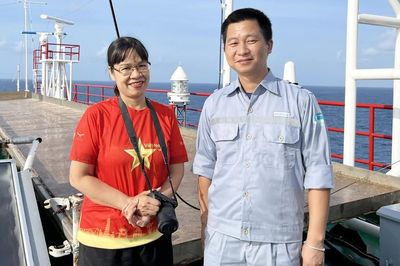 Tác nghiệp ở Trường Sa mùa biển động
