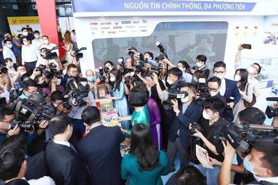 Sự tử tế của người cầm bút vẫn là những giá trị bất biến