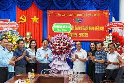Nhiều cơ quan, đơn vị chúc mừng Báo và phát thanh, truyền hình Cà Mau nhân ngày 21/6