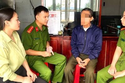 Nghe tin cháu gặp chuyện, cụ ông vội vã đi rút tiền: Một chi tiết nhỏ đã giúp ông giữ lại hơn 200 triệu đồng