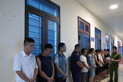 Triệt phá sới bạc, bắt giữ 13 đối tượng ở Ninh Bình