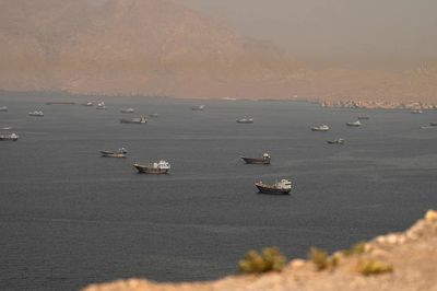 Thỏa thuận hòa bình chưa ráo mực, Iran tuyên bố đóng Eo biển Hormuz