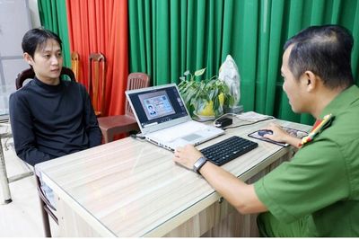 Khởi tố 5 đối tượng thu tiền bảo kê của 11 tiếp viên quán karaoke