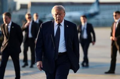 Ông Trump cảnh báo Mỹ thu phí eo biển Hormuz