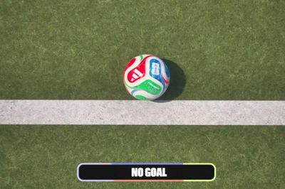 Nhật Bản lại gây chú ý với tình huống 'bóng còn trên vạch' ở World Cup