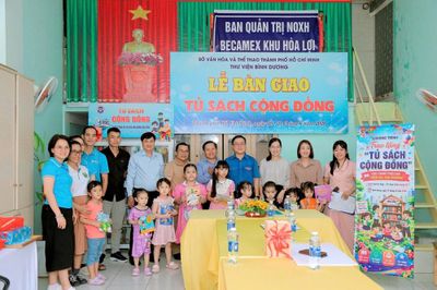 Thư viện Bình Dương trao tặng 'Tủ sách cộng đồng', lan tỏa văn hóa đọc đến người lao động