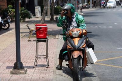 Nắng nóng diện rộng, nhiệt độ có nơi trên 40 độ C