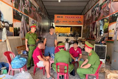 100 lái xe của 5 nhà xe đường dài trên địa bàn phường Hòa Khánh qua thử test đều cho kết quả âm tính với chất ma túy