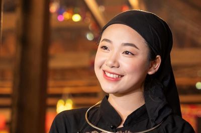 Cô gái Tày tự tin bước ra từ cao nguyên đá