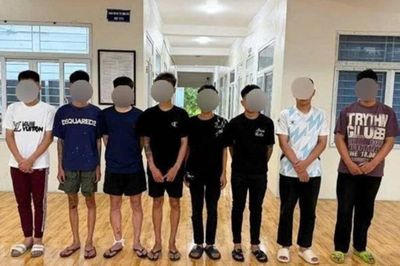 Hà Nội: Khởi tố 8 đối tượng ném vỏ chai bia vào người đi đường