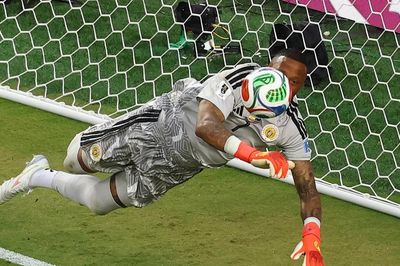 Thủ môn tuyển Curacao đi vào lịch sử World Cup với kỷ lục cứu thua