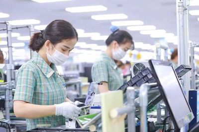 Nhập siêu tăng 2,8 tỷ USD chỉ sau nửa tháng