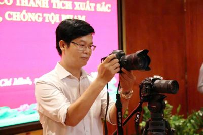 Áp lực phía sau dòng chảy tin tức