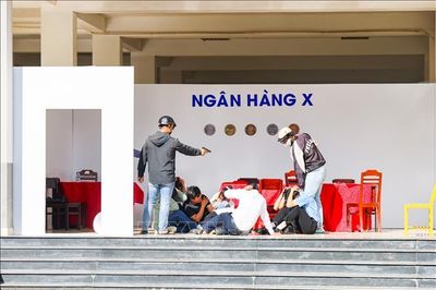 Diễn tập thực binh xử lý tình huống cướp ngân hàng, bắt giữ con tin