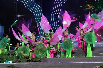 Nửa triệu lượt khách đến với Lễ hội Sen Đồng Tháp 2026