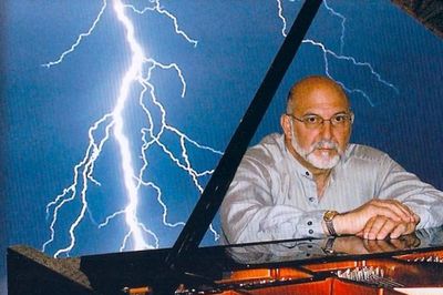 Bí ẩn bác sĩ phẫu thuật bỗng hóa thiên tài piano sau khi bị 'tử thần' viếng thăm